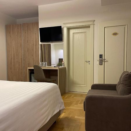 Mervin Hotel Kruje Bagian luar foto